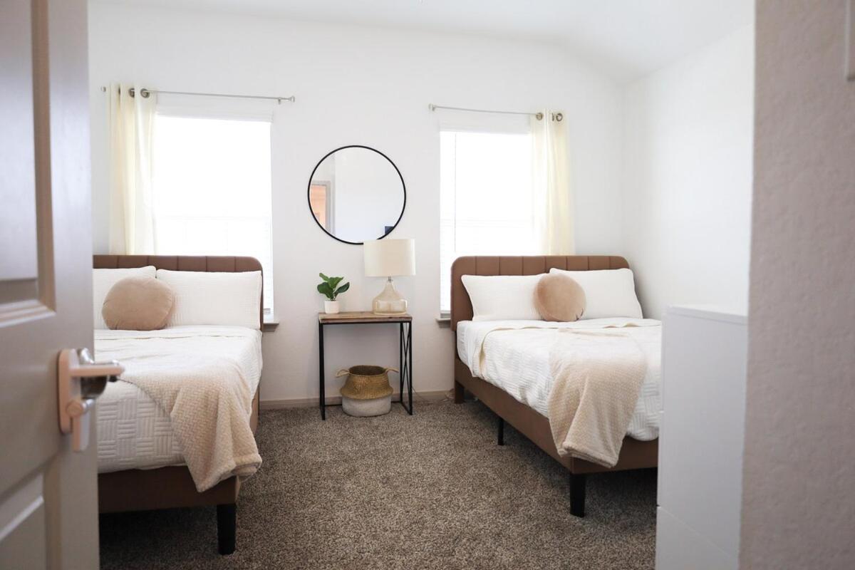 New By Lackland & Seaworld Holiday home *